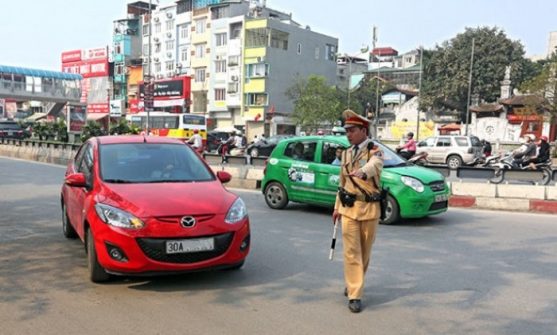 Cảnh sát giao thông có được dừng xe khi cá nhân không vi phạm không?