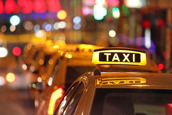 Lái xe taxi phải in hóa đơn hoặc phiếu thu tiền cho khách?